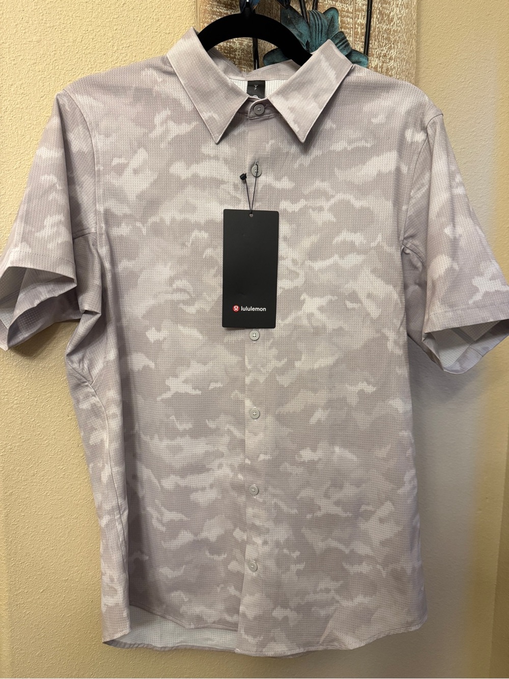 lululemon Airing Easy Short Sleeve Shirt - Dither Camo Tan Multi Mens S NWT